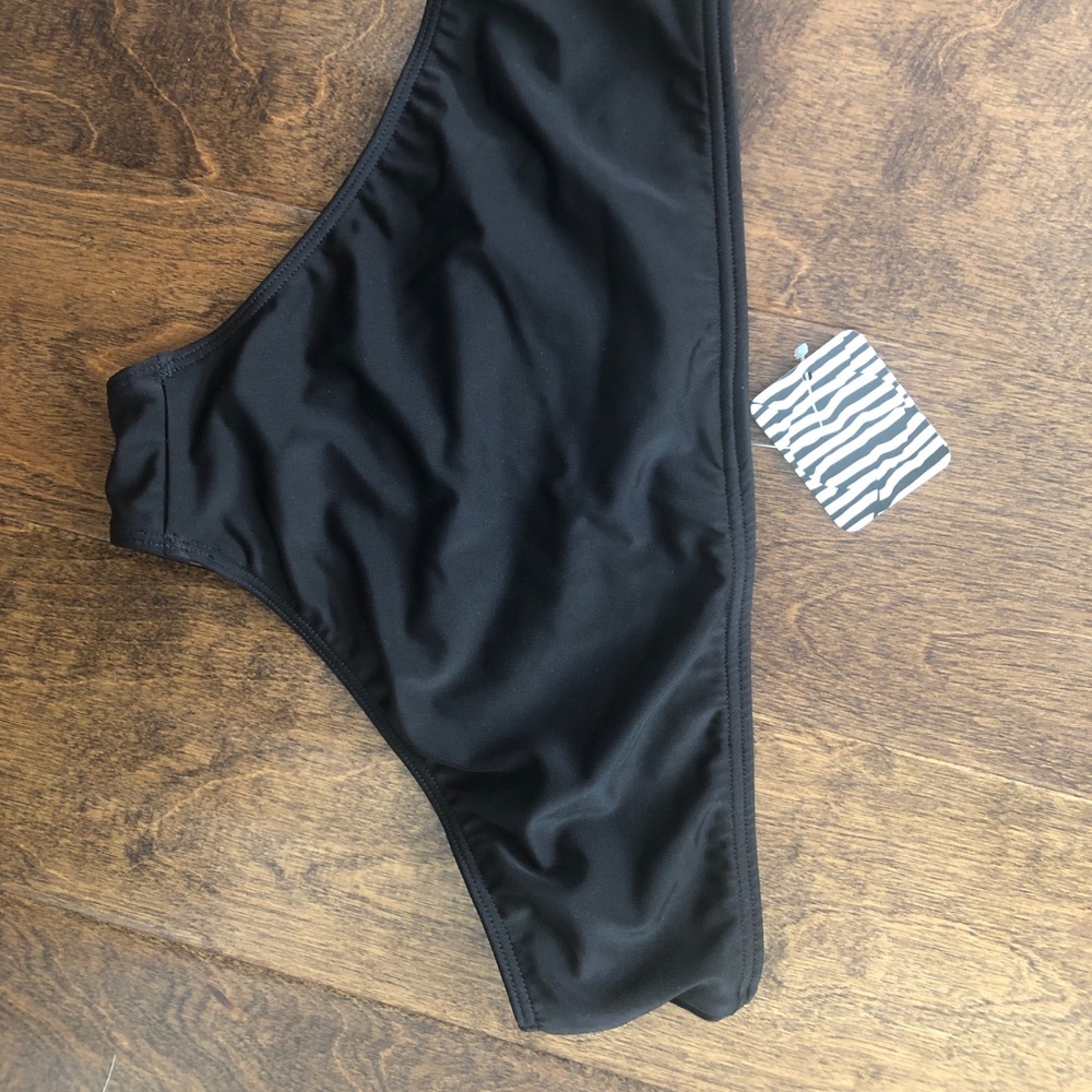 Urban Outfitters bikini bottoms - Picture 3 of 4